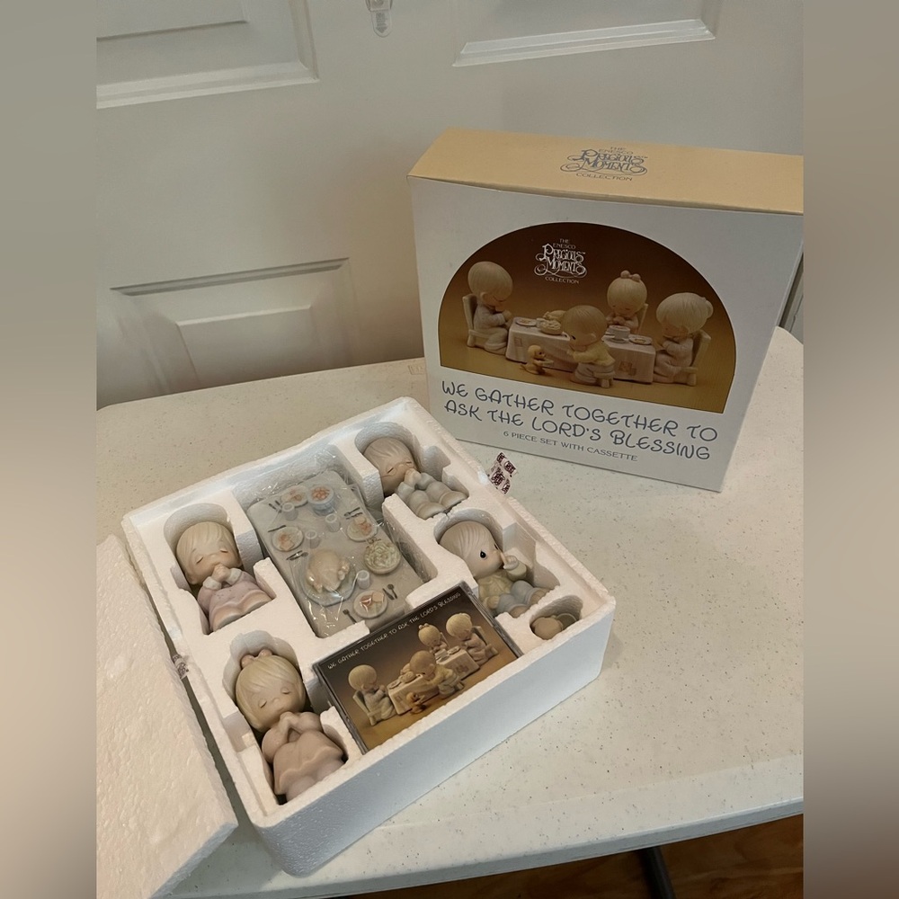 Precious Moments We Gather Together Figurine Set